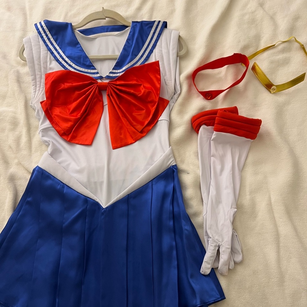 Sailor Moon Costume (medium)